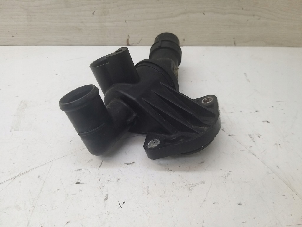 фото №8, Корпус термостата 2.0 tfsi cdl s3 8p tt 265km golf vi leon 06f121111f