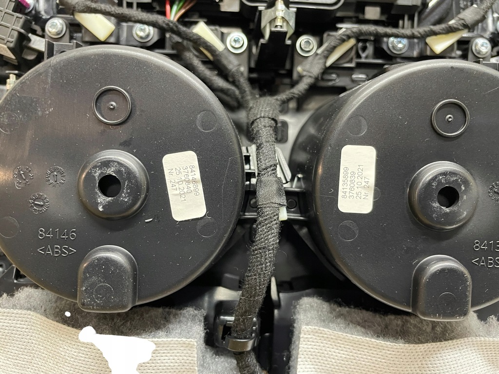 фото №11, Dekor защита + зарядное устройство индукционная туннель средний bmw 7 i7 g70