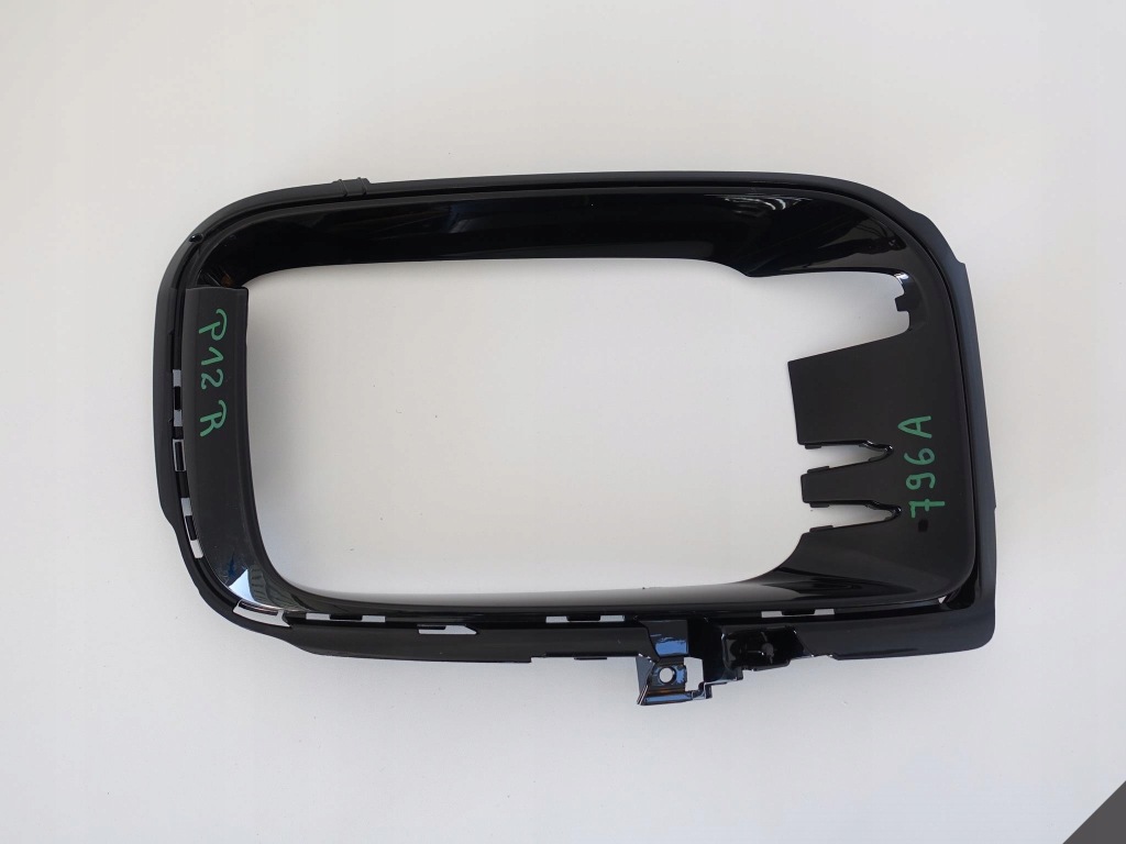 фото №1, Porsche оригинальный номер 9y0807796a решётка бампер