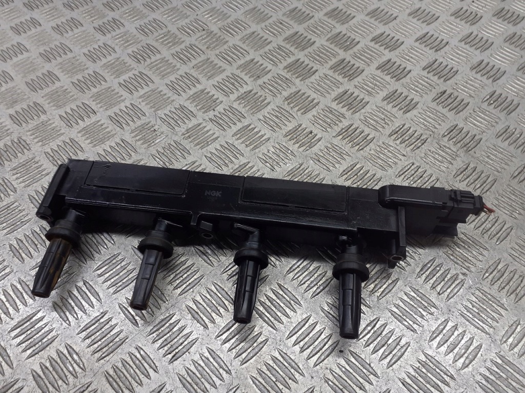 фото №1, Котушка запалювання peugeot 307 sw 2.0 16v ngk u6009