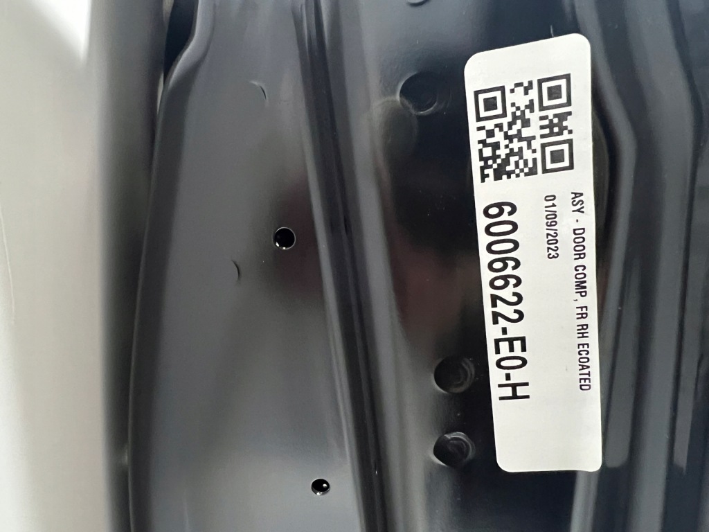 Дверь правое правая  перед tesla s новая  оригинал Недорого