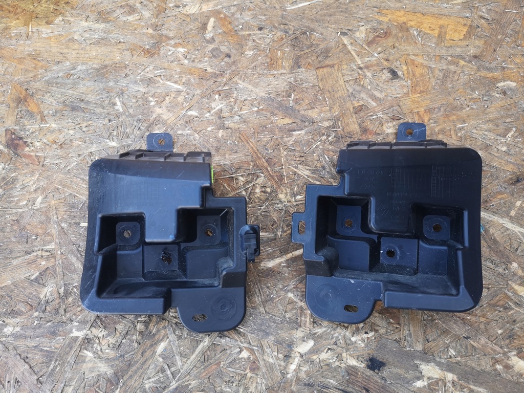 фото №1, Renault clio v направляющая бампера задняя hb 850450952r