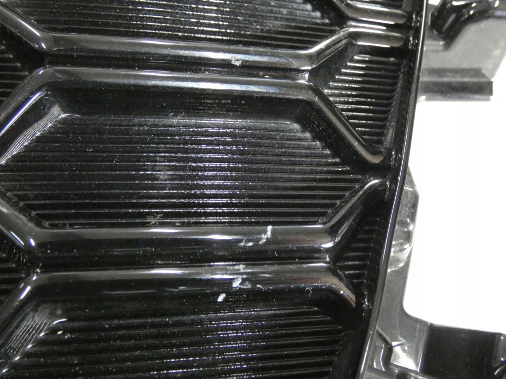 Решітка бампера середня suzuki across Зі Шроту