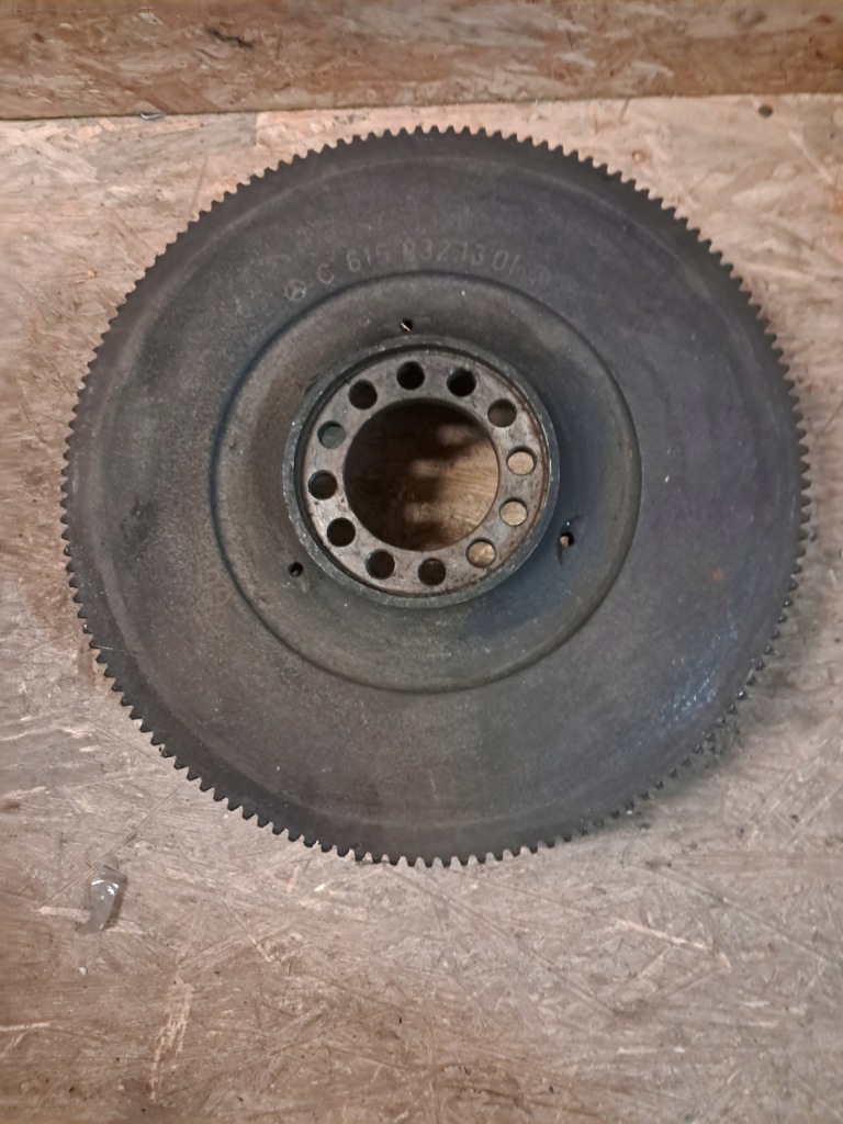 фото №1, Колесо маховик mercedes w123 t1 2,4d 228mm 6150321301