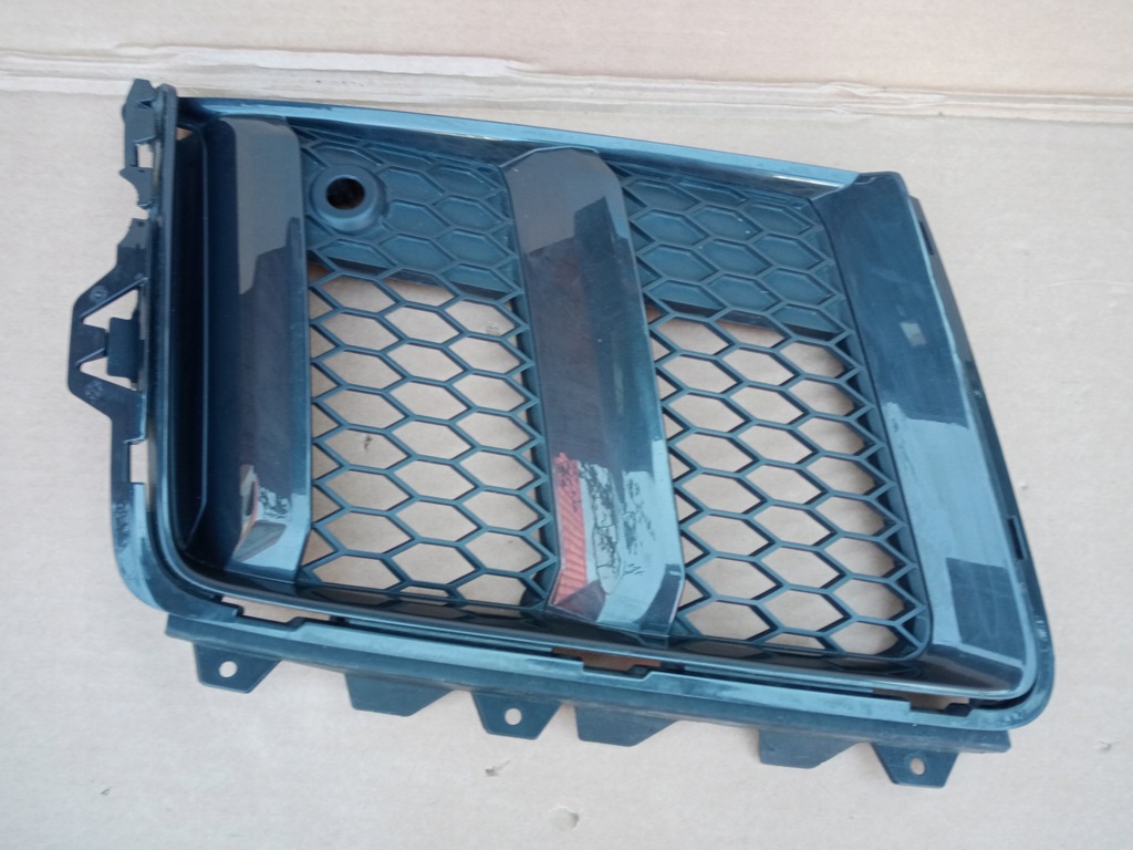 фото №1, Audi r8 правая решётка бампера 4s0807684s