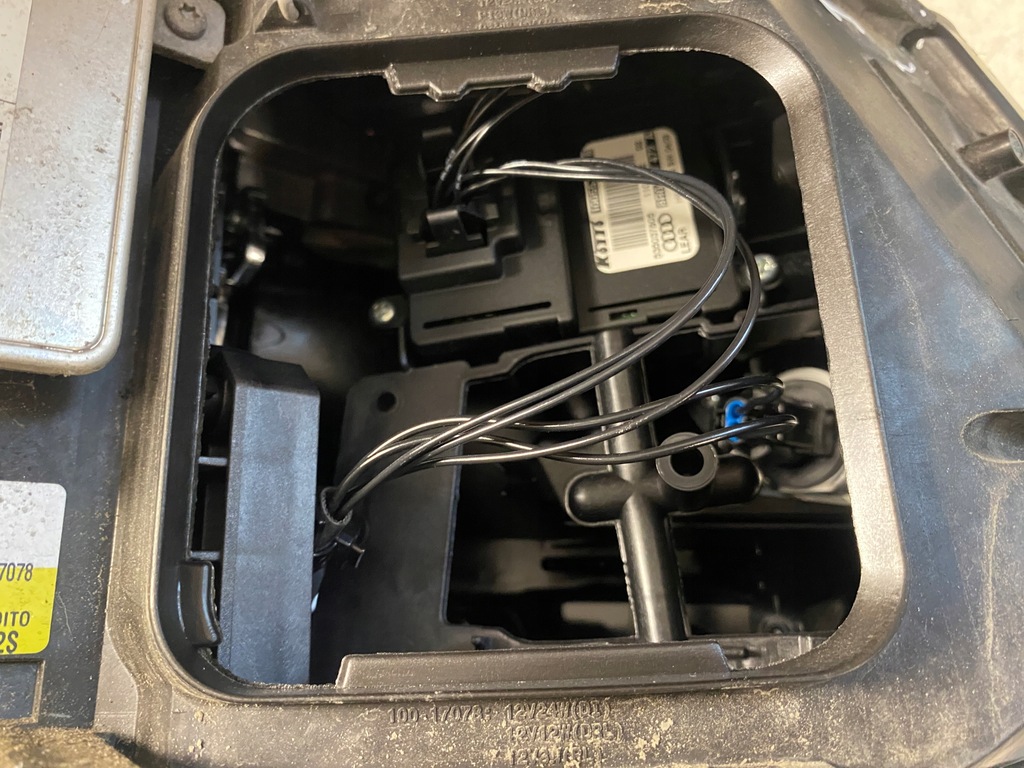 фото №16, Audi q5 8r лампа левый перед ксенон 8r0941003af