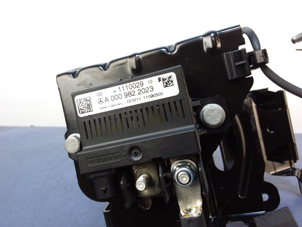 фото №5, Mercedes c w204 кронштейн акумулятор додаткового