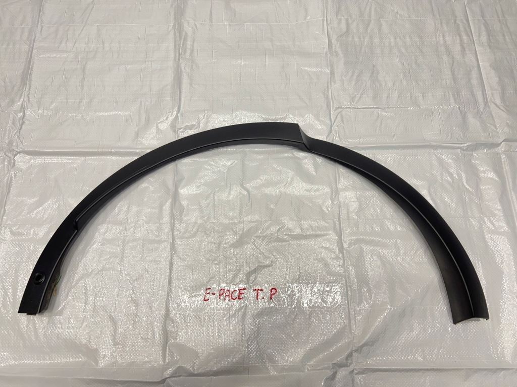 Купить Jaguar e-pace молдинг крыла задняя правая pdc