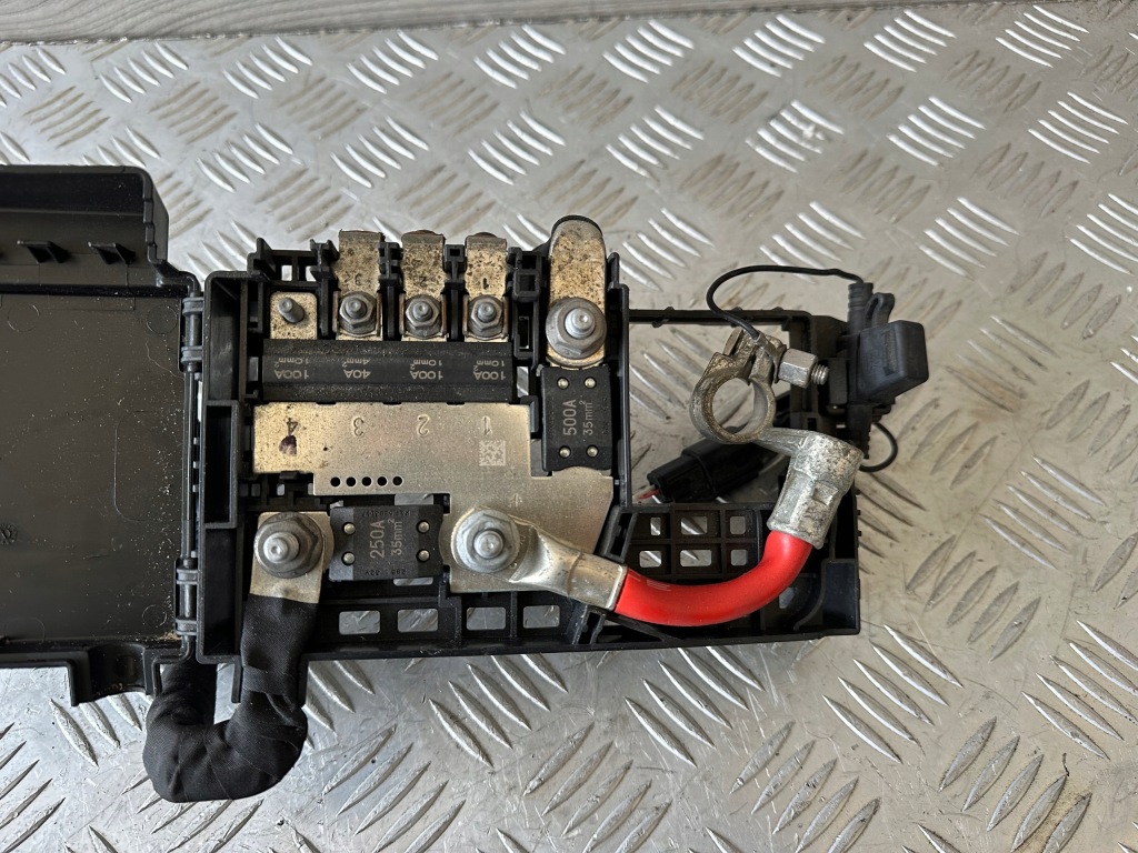 Купить Chevrolet equinox 3 америка 18-22 коробка корпус предохранителей 84237808