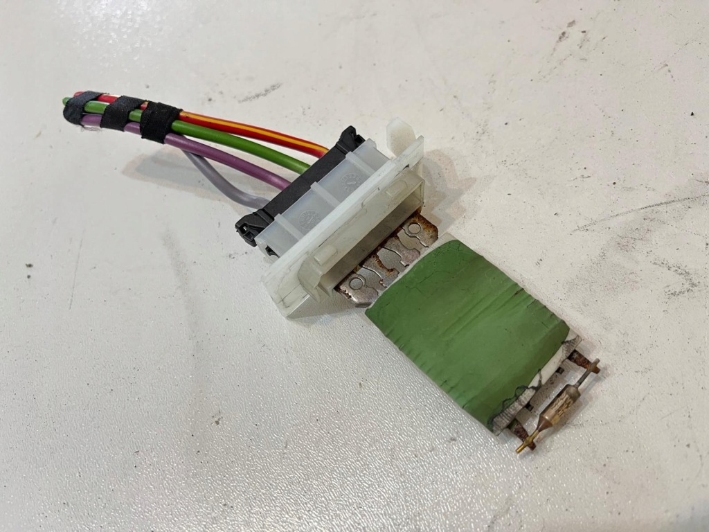 фото №1, Mercedes a klasa w169 резистор вентилятор