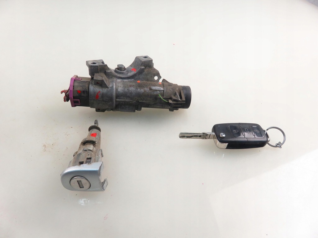 фото №12, Замок зажигания вкладыши skoda roomster 4b0905851c