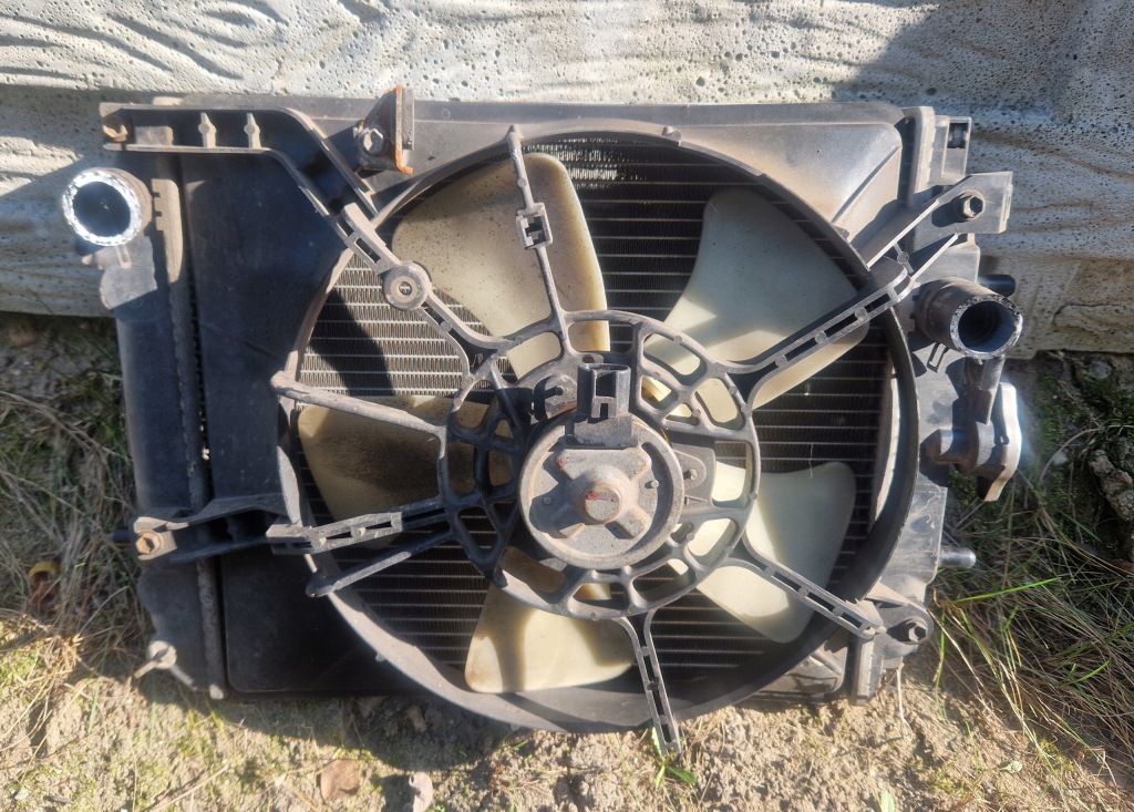 Купити Радіатор води вентилятор daihatsu sirion i 1.0