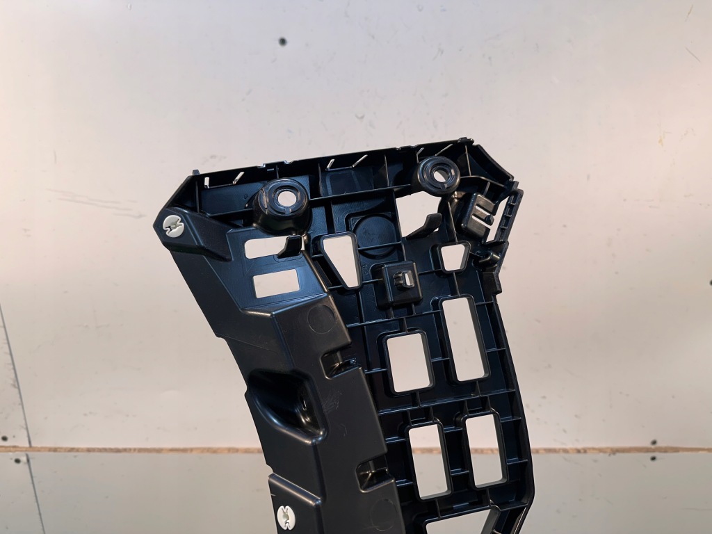 Porsche macan 95b lift направляющая бампера правый задняя задний 95b807254c Киев