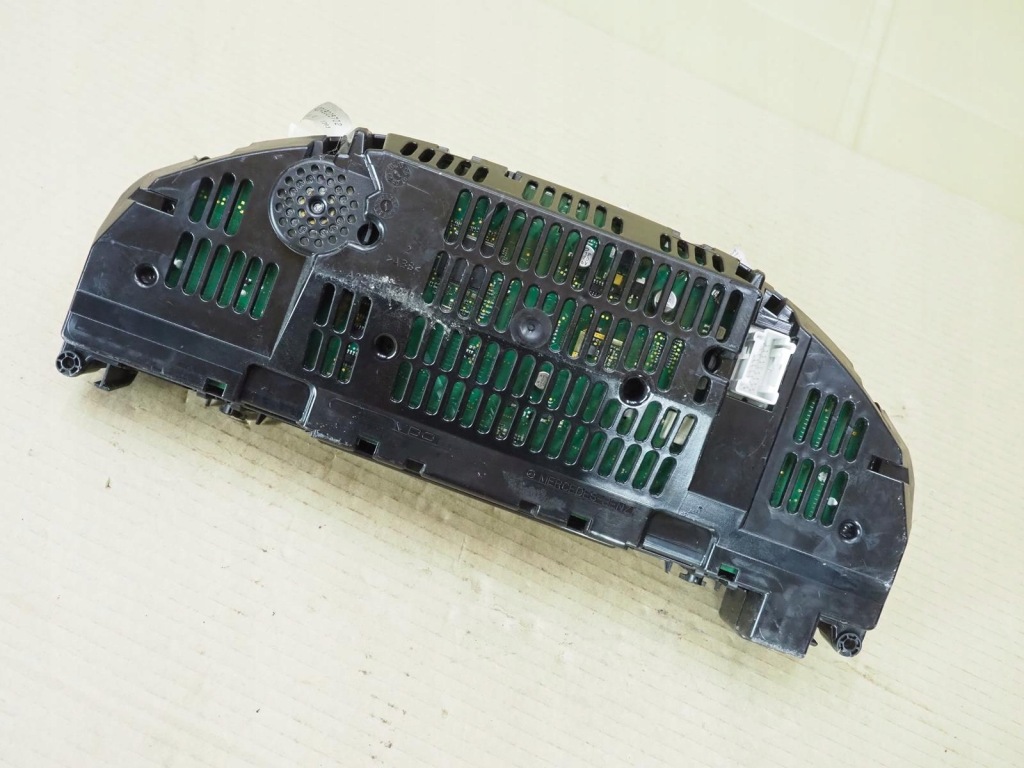 Купить Mercedes w204 приборы счетчик 2049005702 idealne