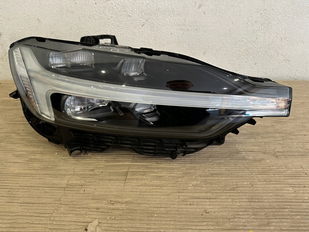 фото №1, Volvo xc60 ii 21-25 lift лампа full led правая 32420440