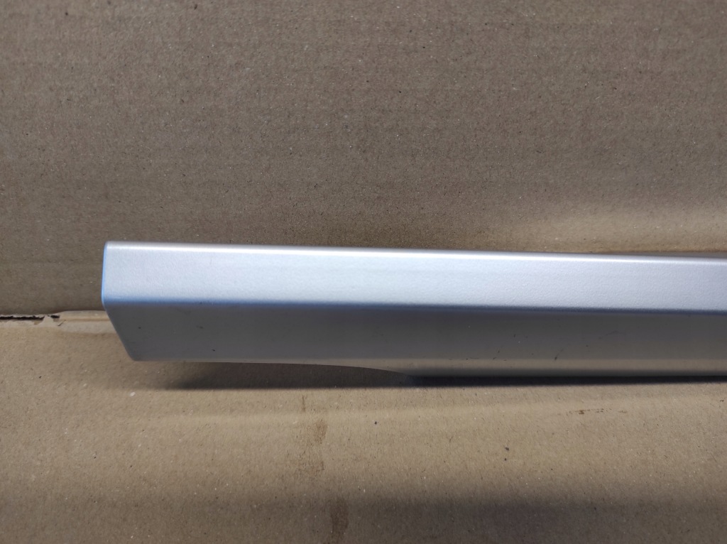 Заглушка накладка рейлінг задні ліве renault clio 3 універсал 8200718705 Зі Шроту