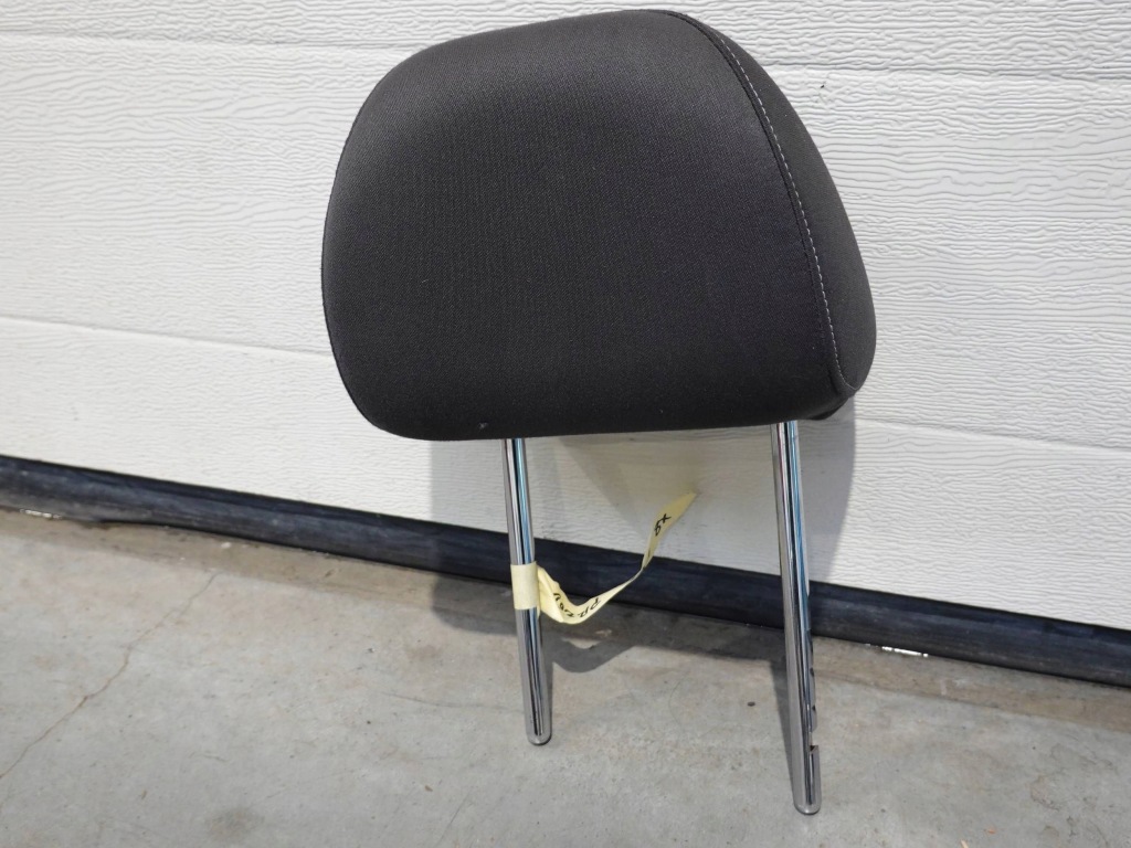 Купить Audi a1 8x подголовник левое  перед передний оригинал