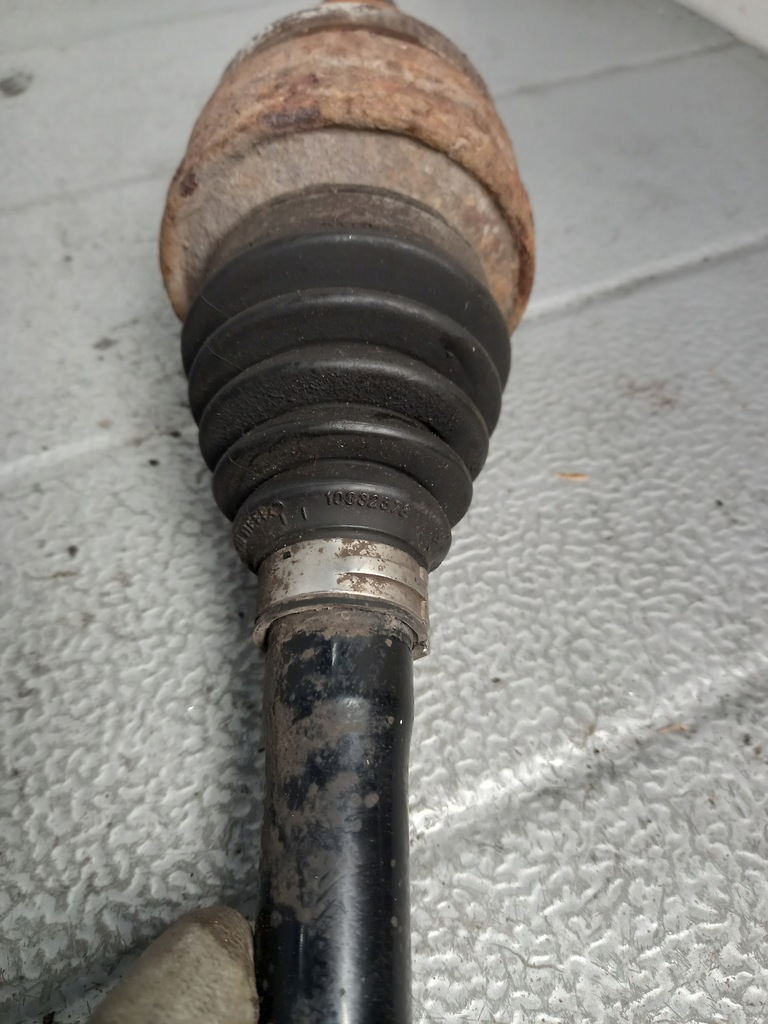 фото №5, Приводной вал задняя volvo xc70 2.4d5 08r kombi