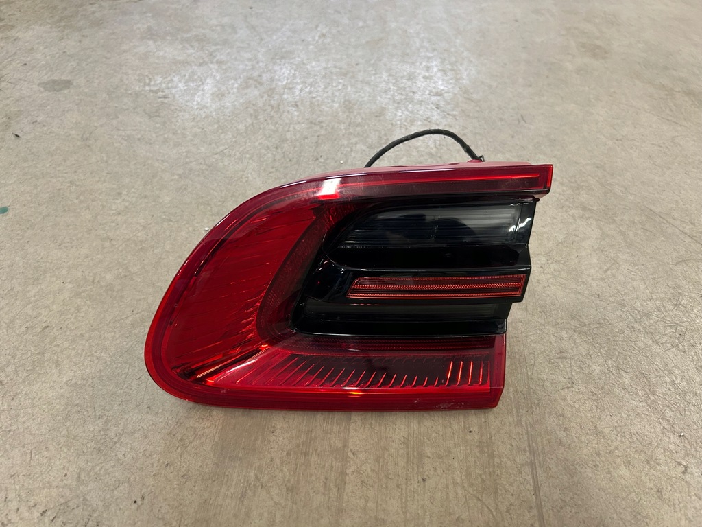 фото №1, Porsche macan led правый задняя w крышка 95b945094aa