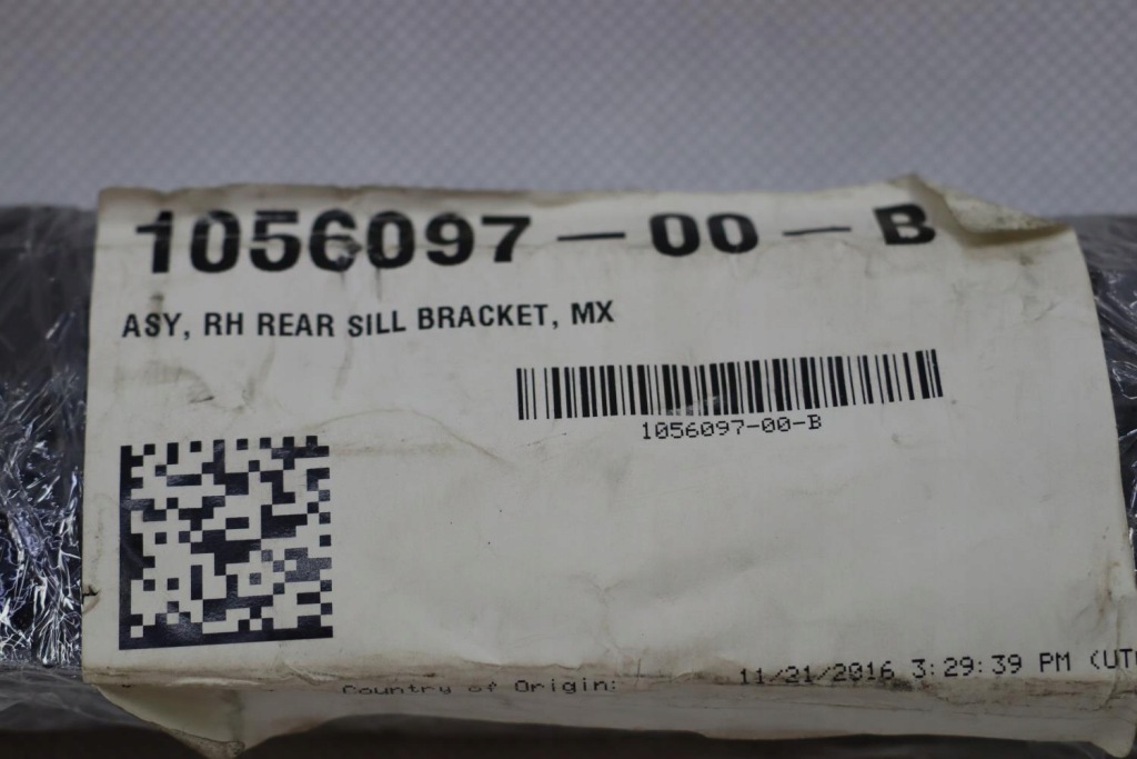 Tesla model x кронштейн порог дверь задняя правый Оригинал