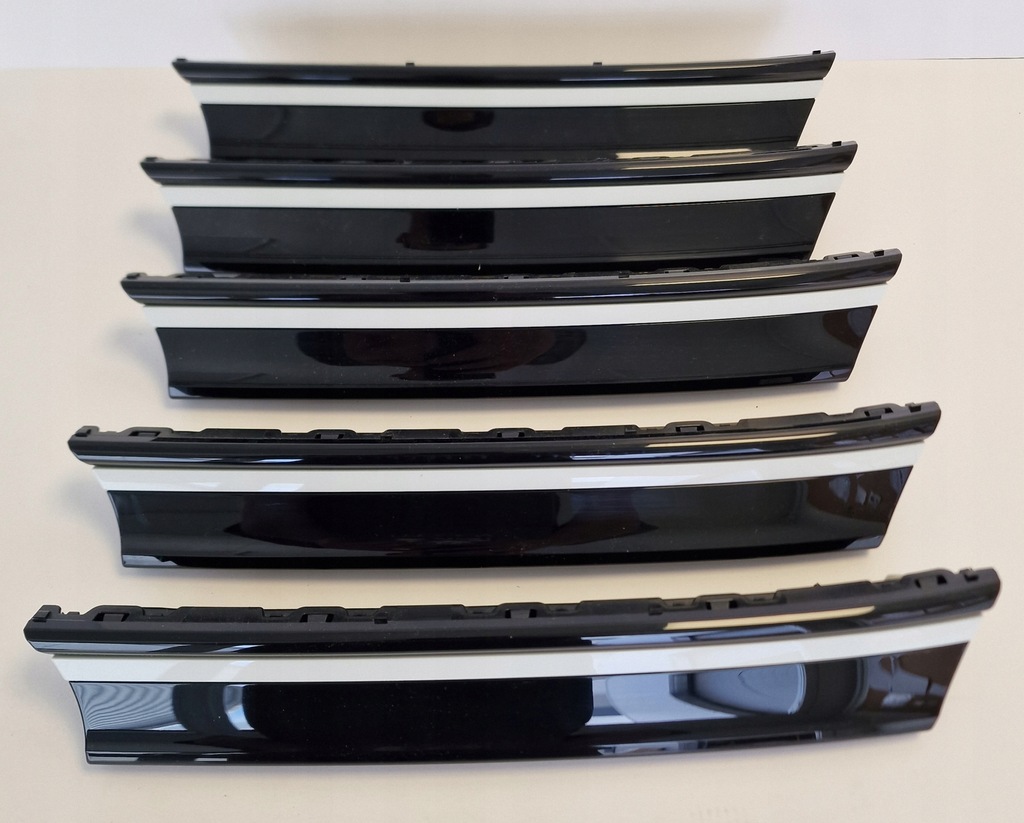 фото №10, Id.4 молдинг решітка радіатора лівий перед 11a853719