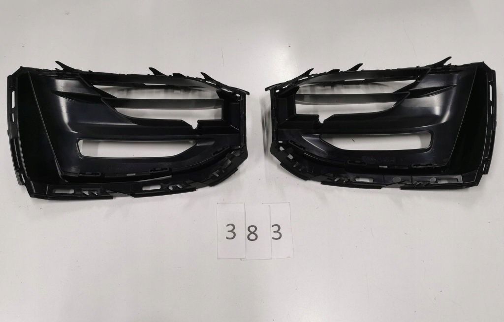 Решётка бампера передний bmw 1 f40 правый  1 левая 383. в Украине