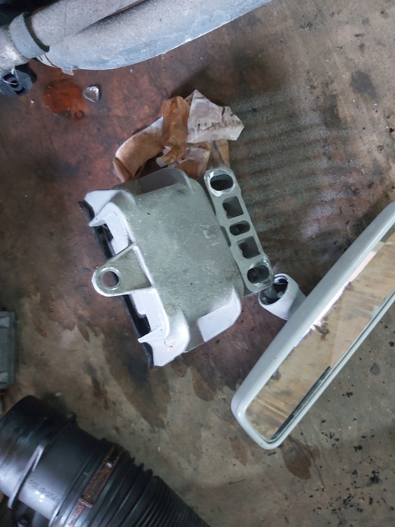 фото №1, Кронштейн подушка двигуна skoda octavia i kombi