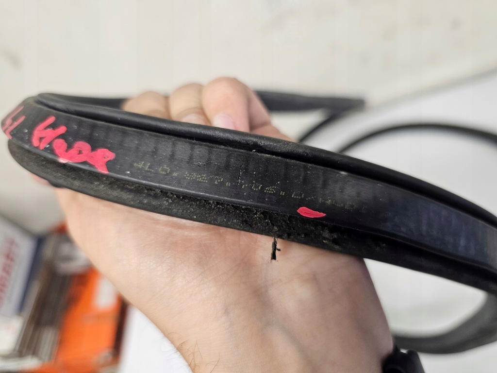 фото №9, Audi q7 4l 07r прокладка крышки задний задняя 4l0827705d