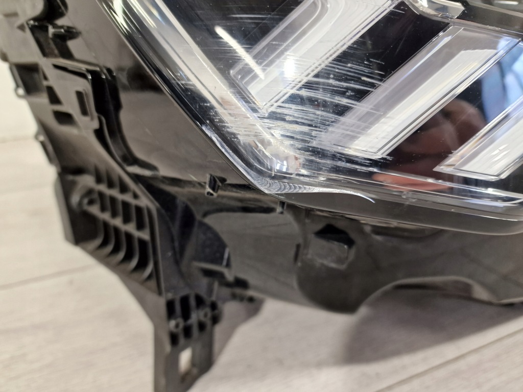 Audi q3 2 83a фара правый  передняя full led Доставка