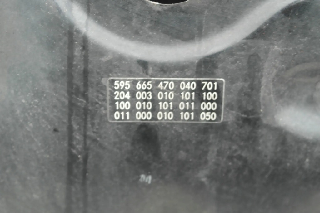 фото №13, Mercedes-benz c w204 2008 с передний капот петли капот