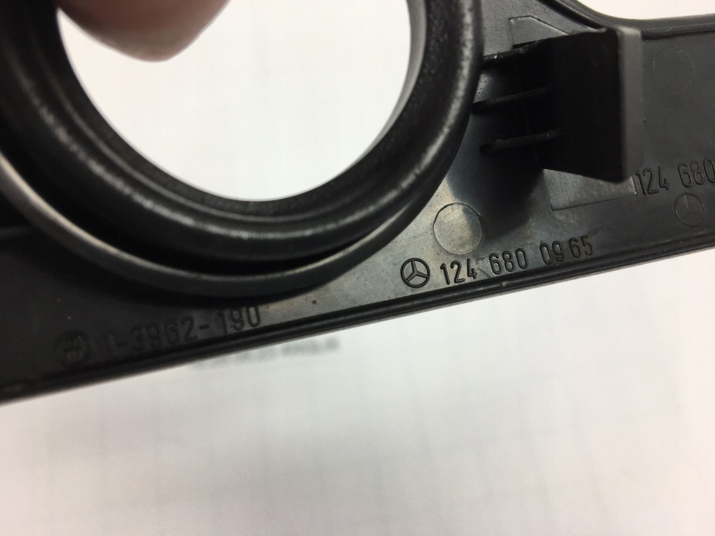 фото №11, Корпус захист навколо замка запалювання mercedes w124 anglik