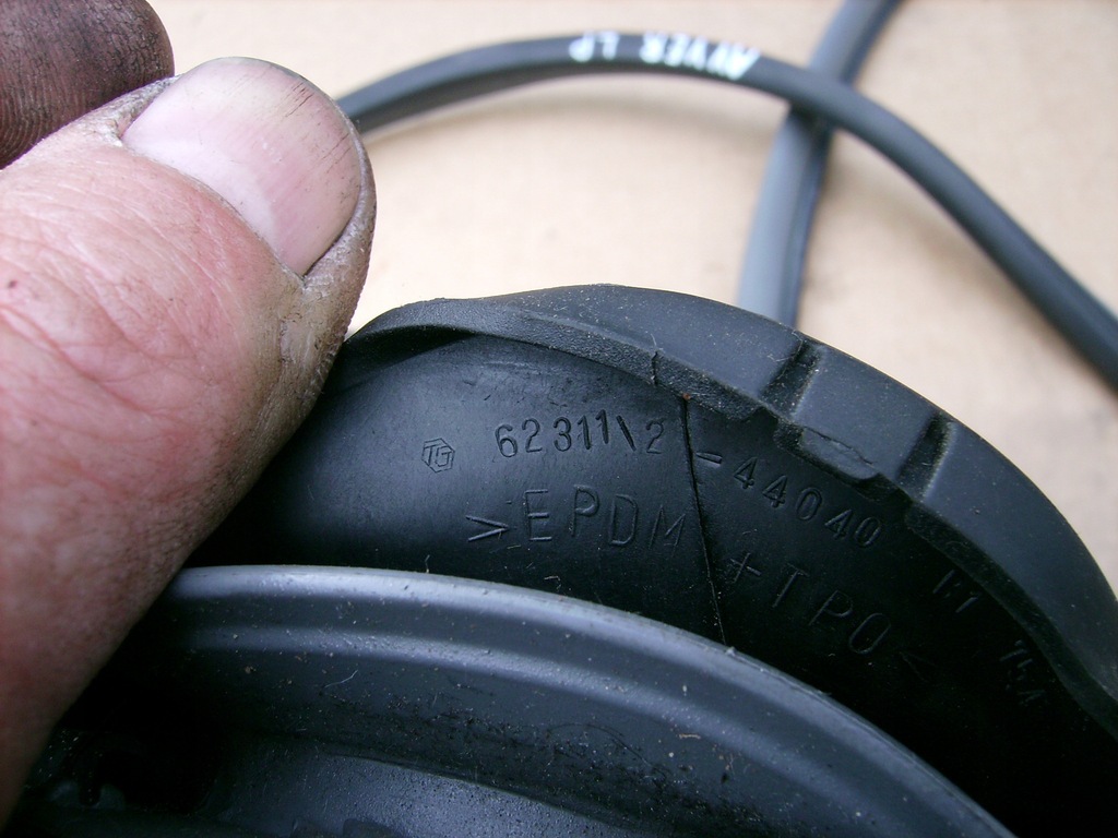 фото №8, Прокладка двері лівий перед europa toyota avensis verso 01-03r