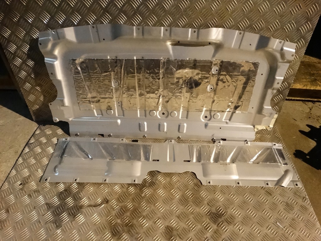 фото №1, Idealna лист стена задняя mercedes sls w197 1