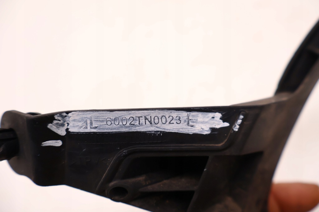 фото №7, Jeep cherokee kl направляющая лампы левый перед 6002tn0023