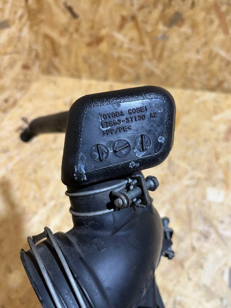 Корпус фільтра повітря toyota prius iv 15- 1.8h 17701-37230 17893-37130 Доставка