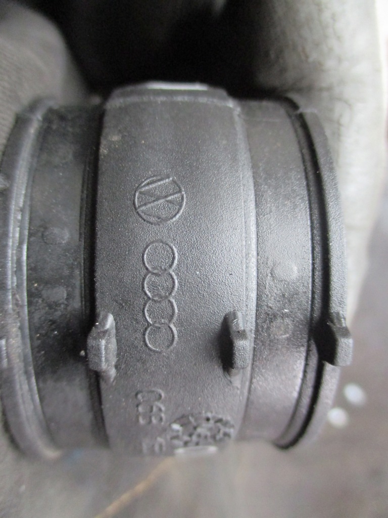 фото №7, Резиновый элемент коллектор skoda octavia ii 2.0 fsi 06b133299d