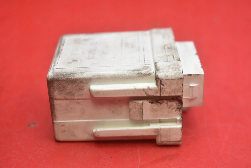 Реле свічка розжарювання 2247664 bmw e39 2.0d 136 km 00-04 Зі Шроту