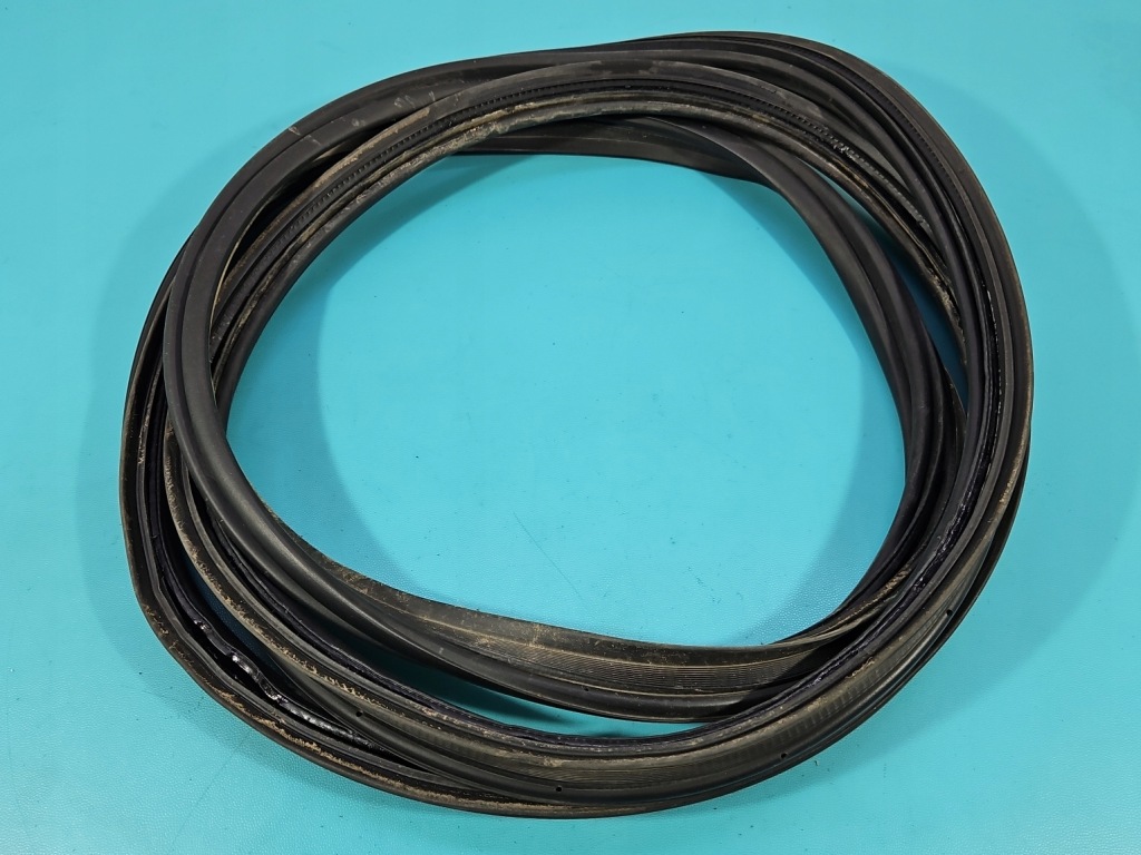 фото №1, Прокладка крышки багажника toyota rav4 v 2018-