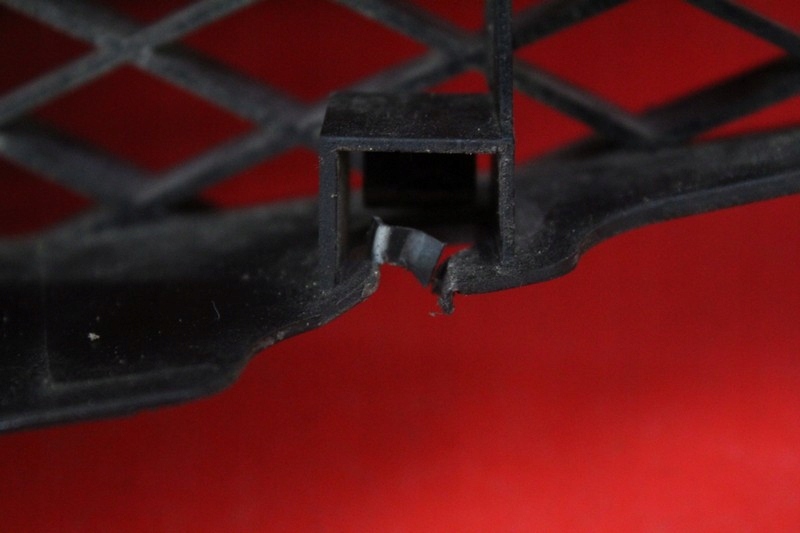 фото №15, Решітка радіатора решітка радіатора czarna c10050712 mazda premacy 1 i 99-01