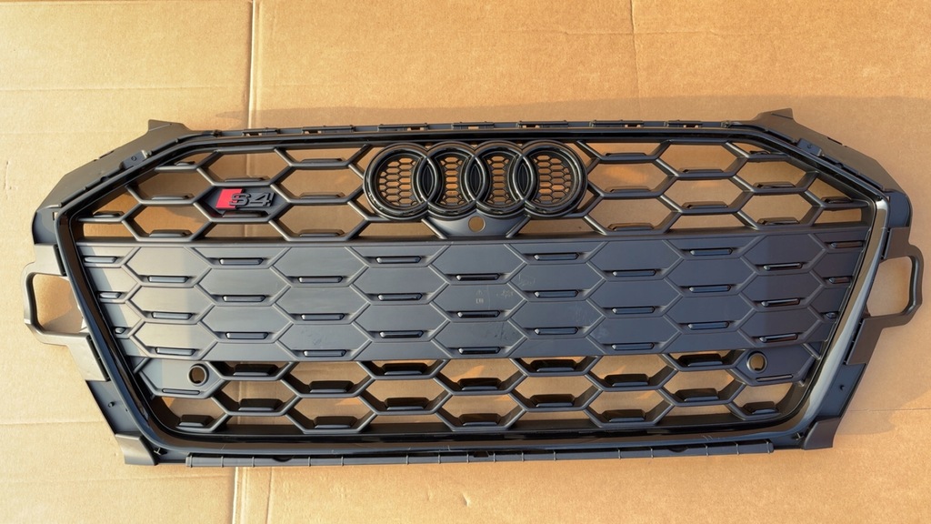 фото №1, Решётка радиатора audi s4 b9 lift 8w0
