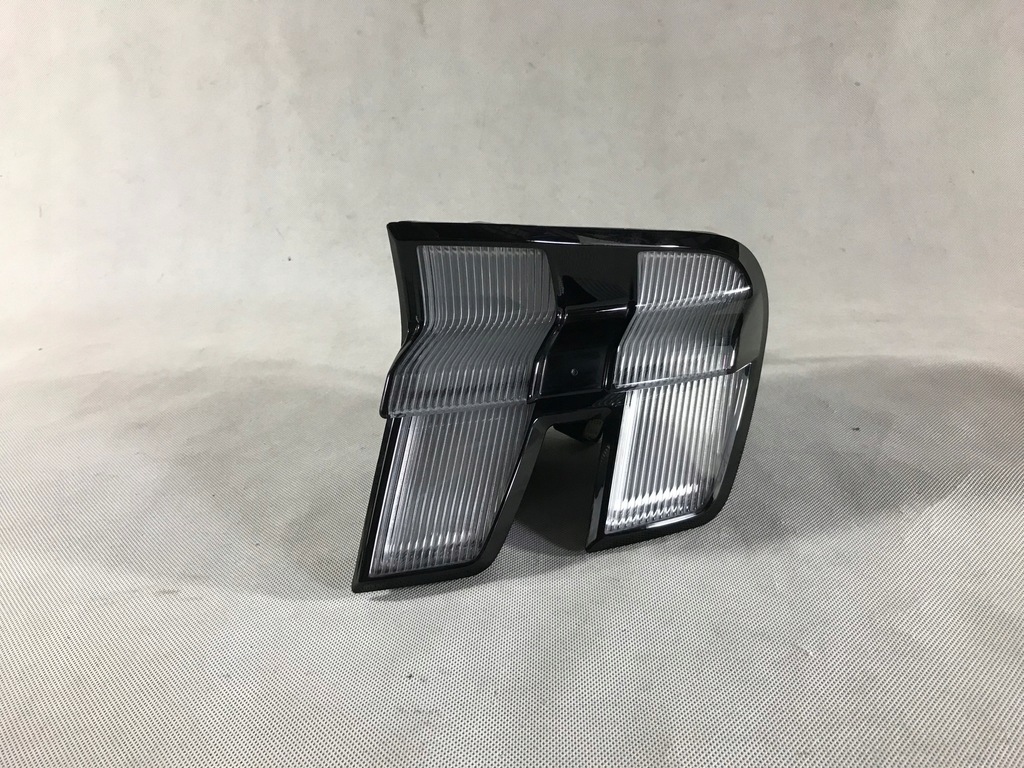 фото №1, Ford mustang mach-e лампа задня права idealna led!
