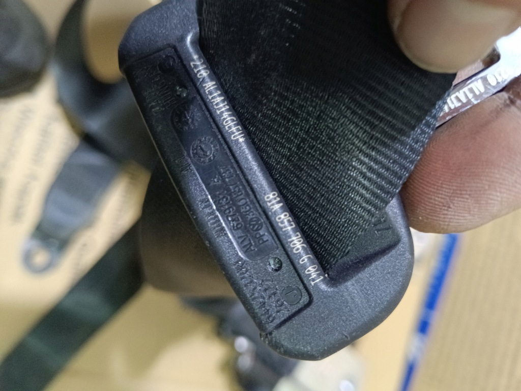 Audi q2 перед ремни безопасности - версия с доводчик 81a857705g в Украине