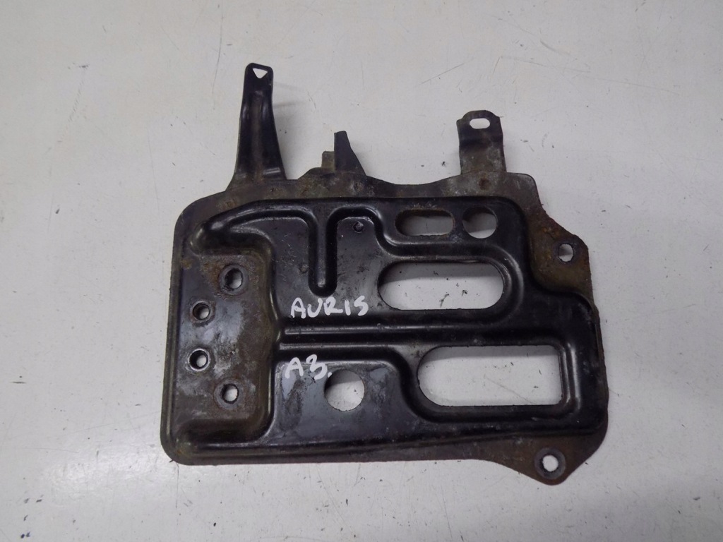 Купить Toyota auris i 5d основание аккумулятор