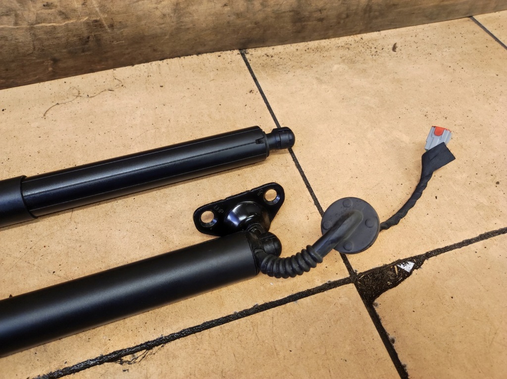 фото №8, Привод амортизатор электрический крышки багажника левый правый explorer vi 6