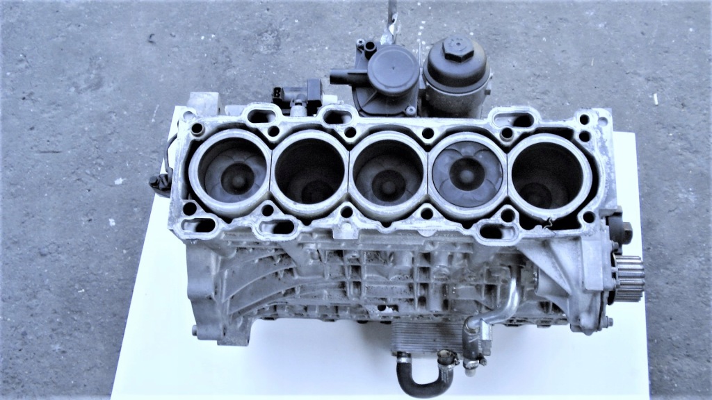 Купить Двигатель низ  d5244t volvo d5 2.4 163km
