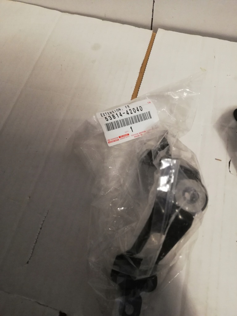 фото №4, Toyota rav4 v 19- кронштейн крила правий перед r