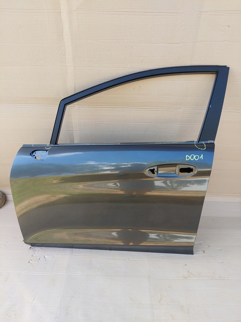 фото №1, Ford fiesta mk8 5d 18r .дверь левая перед d001