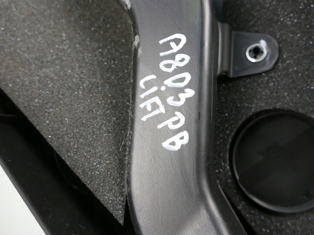 фото №9, Audi a8 d3 lift обшивка стойка b защита правая