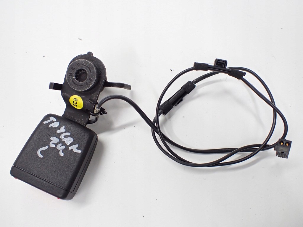 фото №1, Клипса поперечина ремней левый задняя porsche taycan 20r