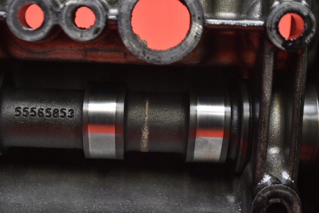 Крышка клапанов корпус валы 55565668 opel insignia a 2.0 cdti 130km 08-14 Оригинал